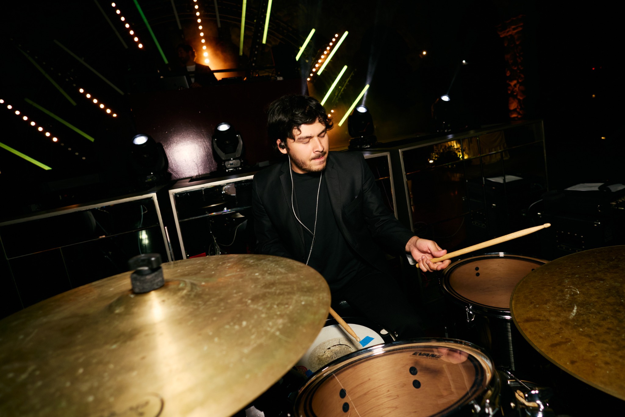 Baterista de SUNSET 79 tocando en vivo